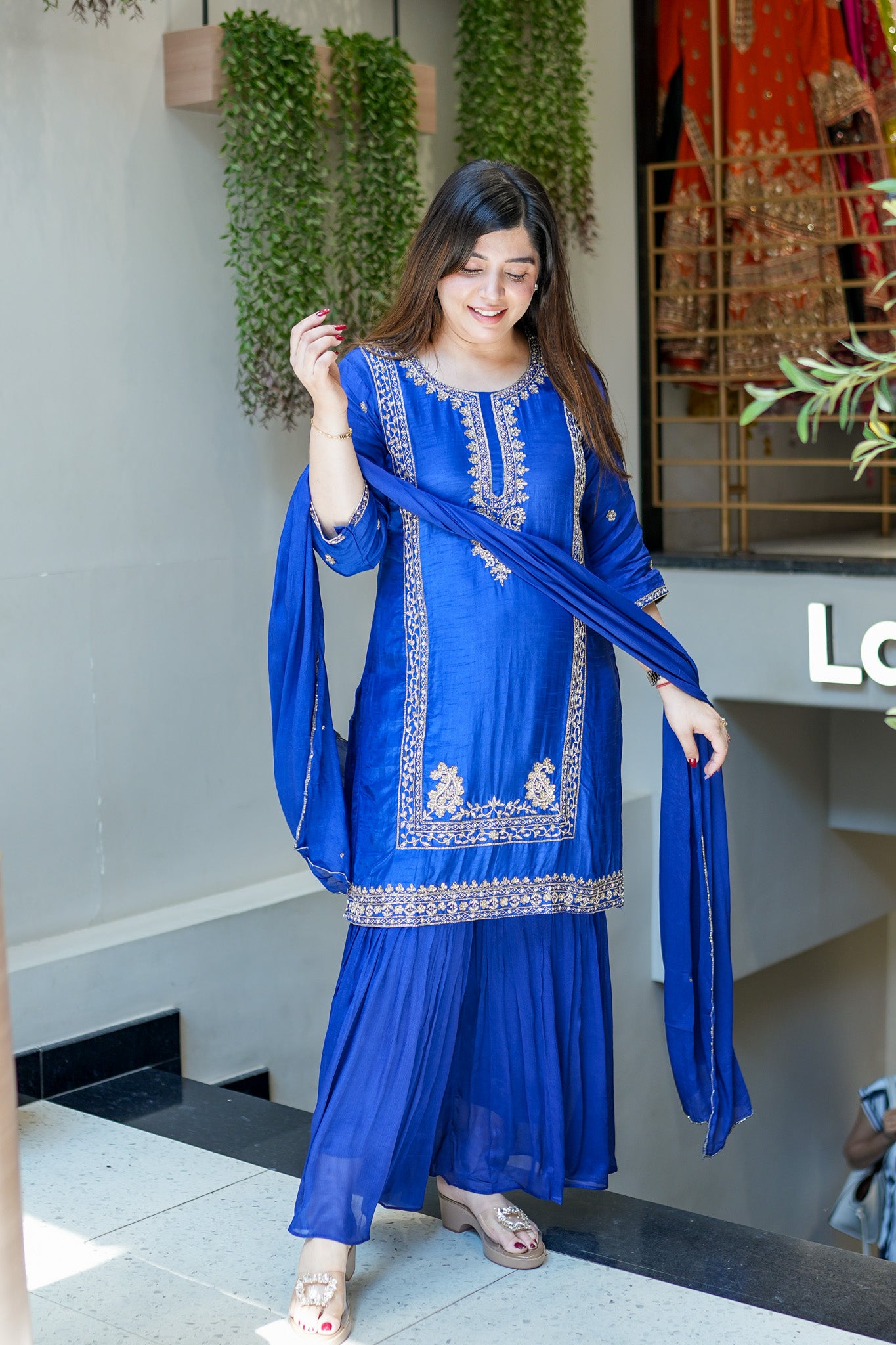 Avishi Embroidered Suit Set