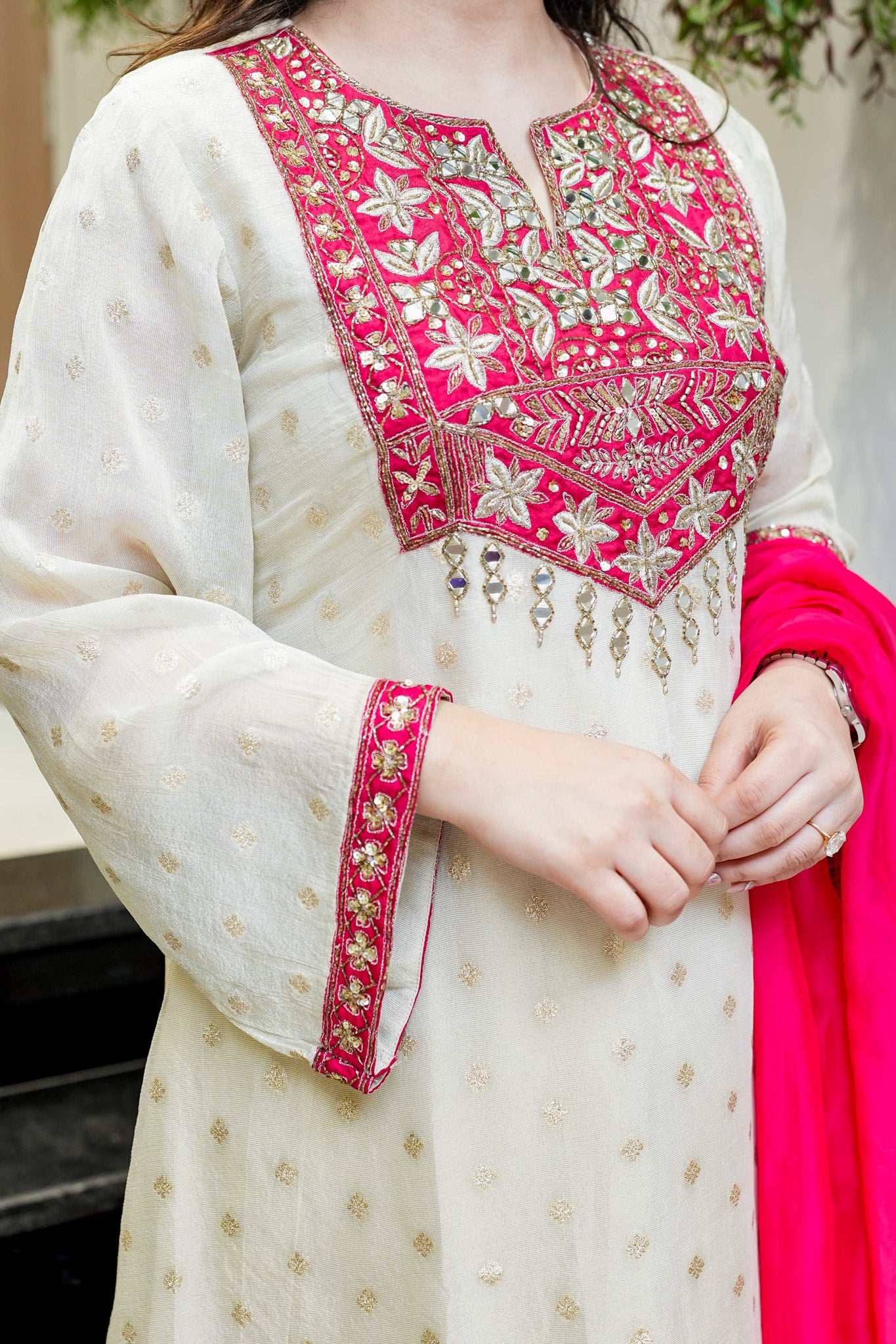 Vedahi Embroidered Suit Set