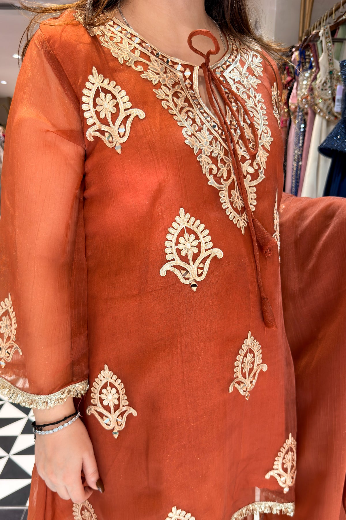 Neeva Embroidered Farshi Suit Set with Potli