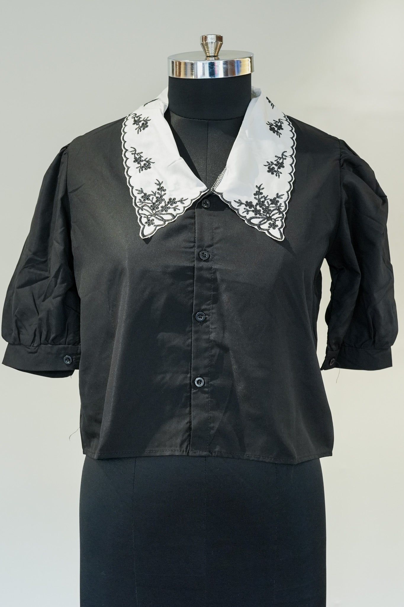 Black Collar Work Short Top