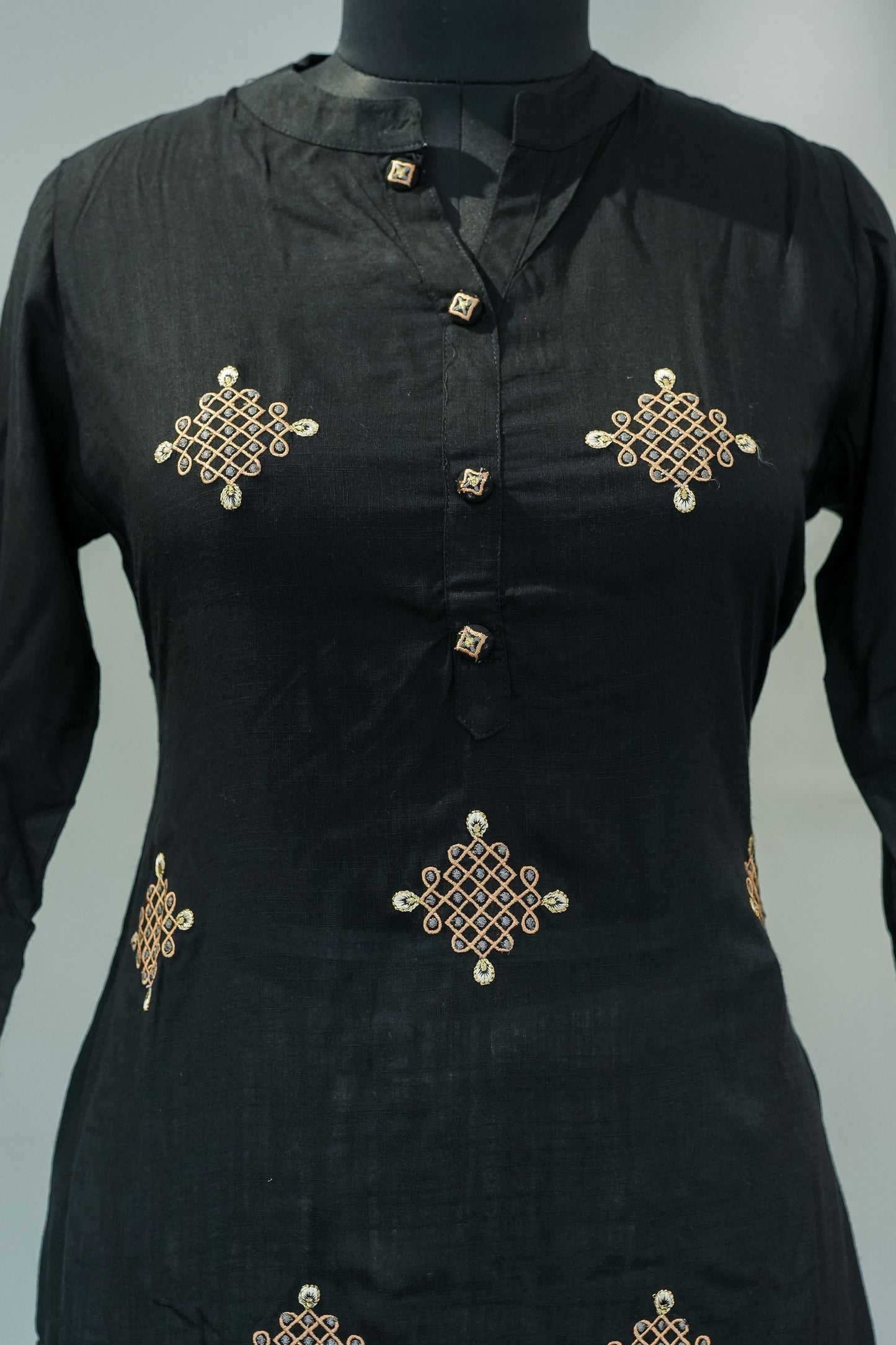 Sumati Thread Work Kurta Set