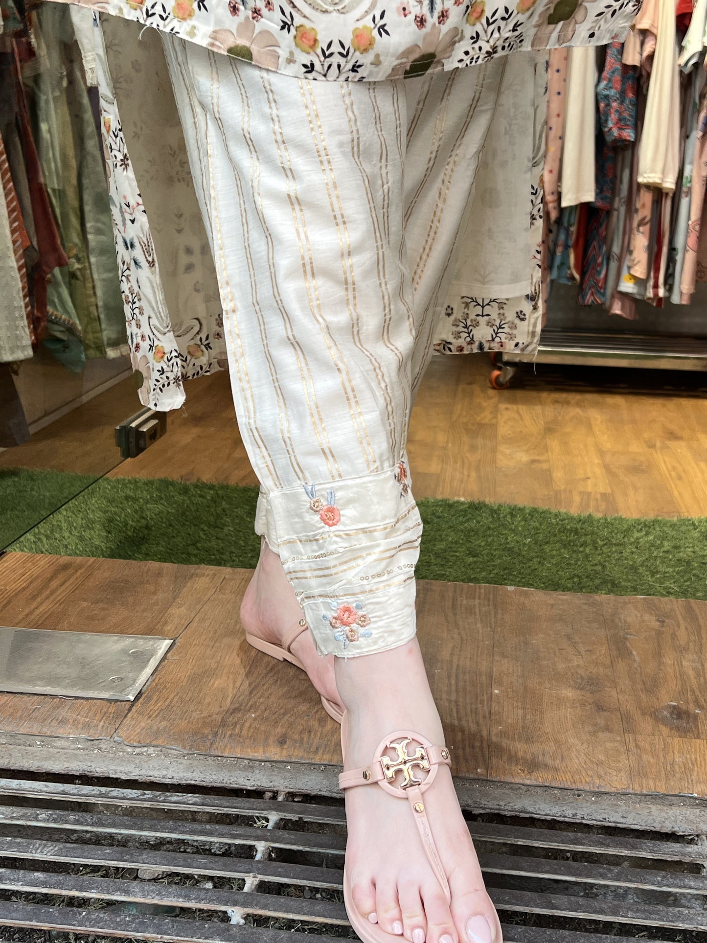 Ras White Printed Muslin Sui Set