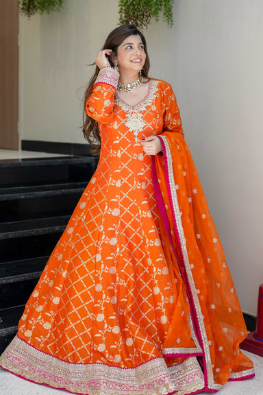 banarasi anarkali dress design Banarasi Gown Banarsi Frock Suit Design Pink Banarasi Silk Anarkali Gown: Indian Wedding Party Dress