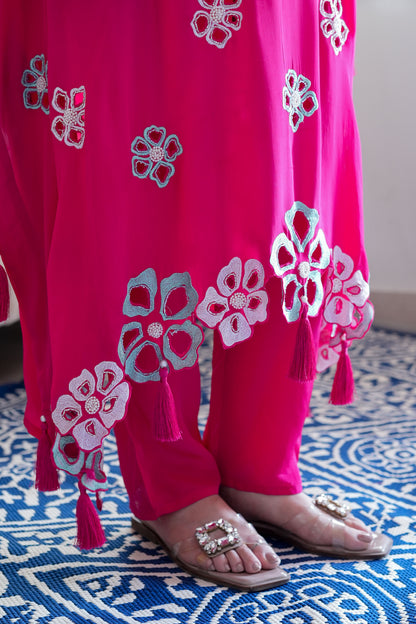 Gazal Hot Pink Floral Thread Detailing Kaftan Set