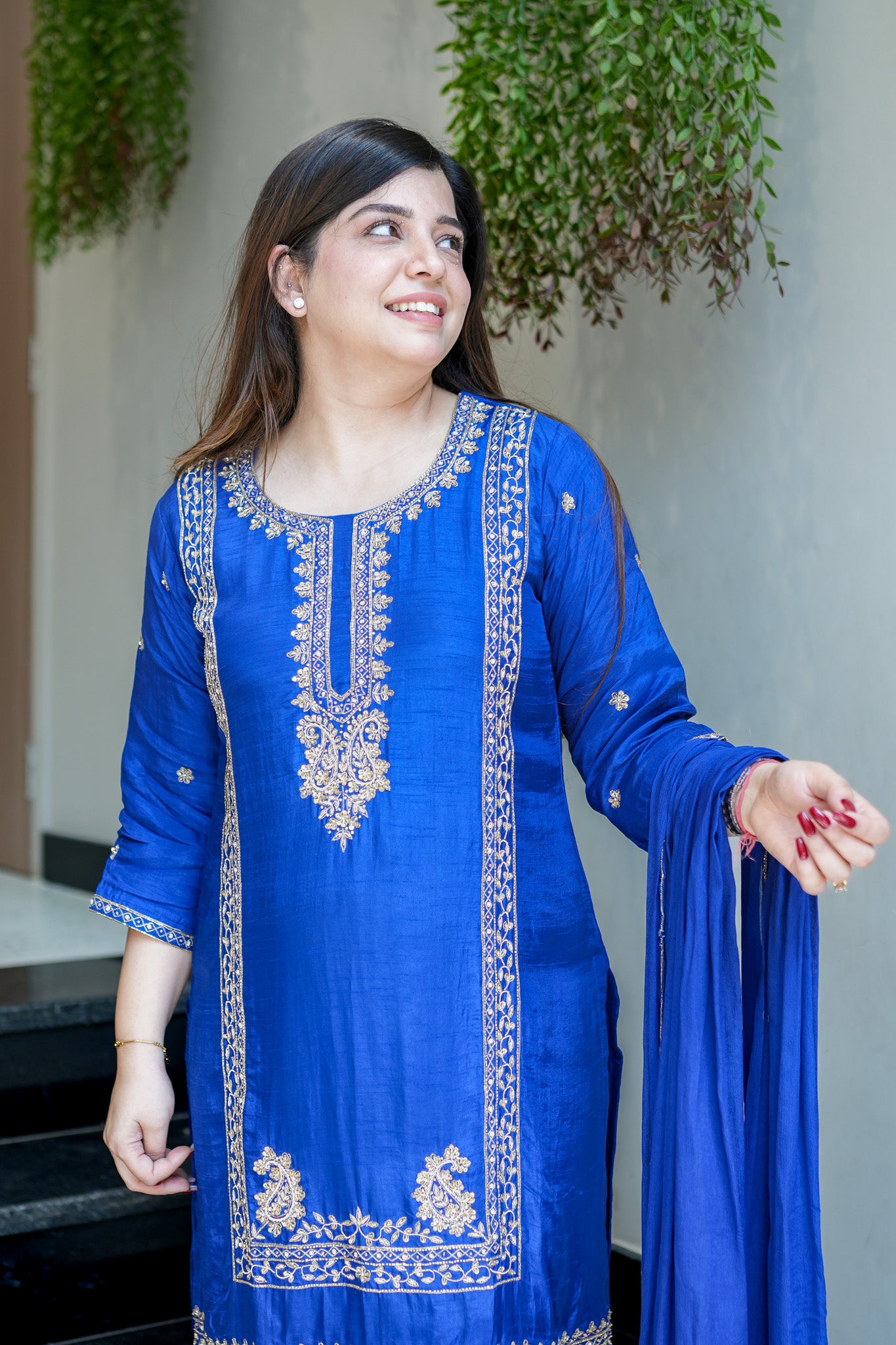 Avishi Embroidered Suit Set