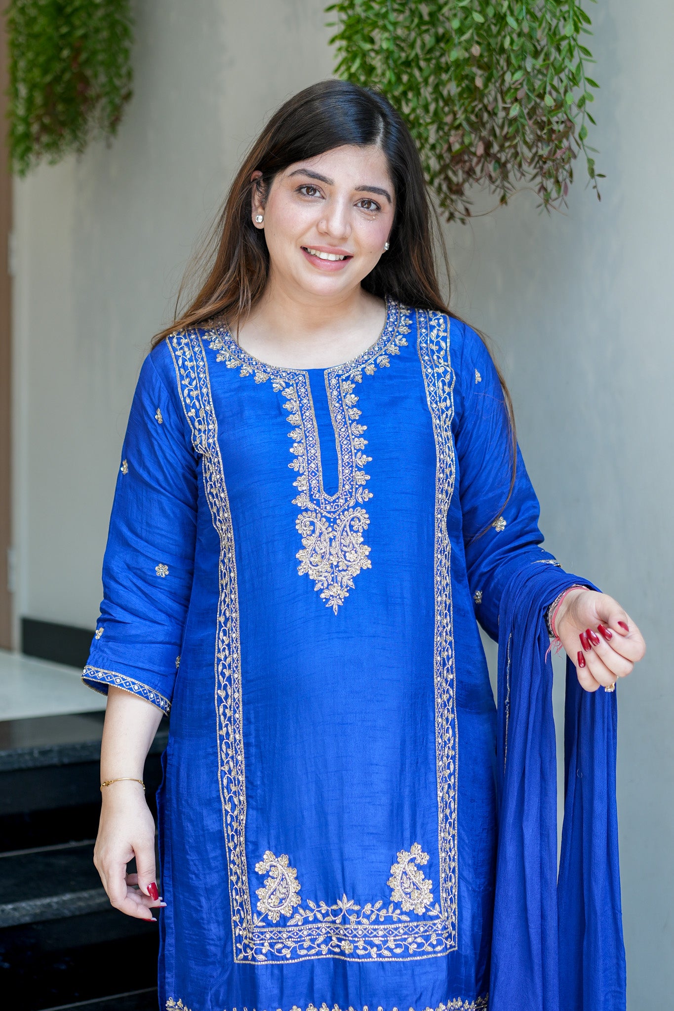 Avishi Embroidered Suit Set
