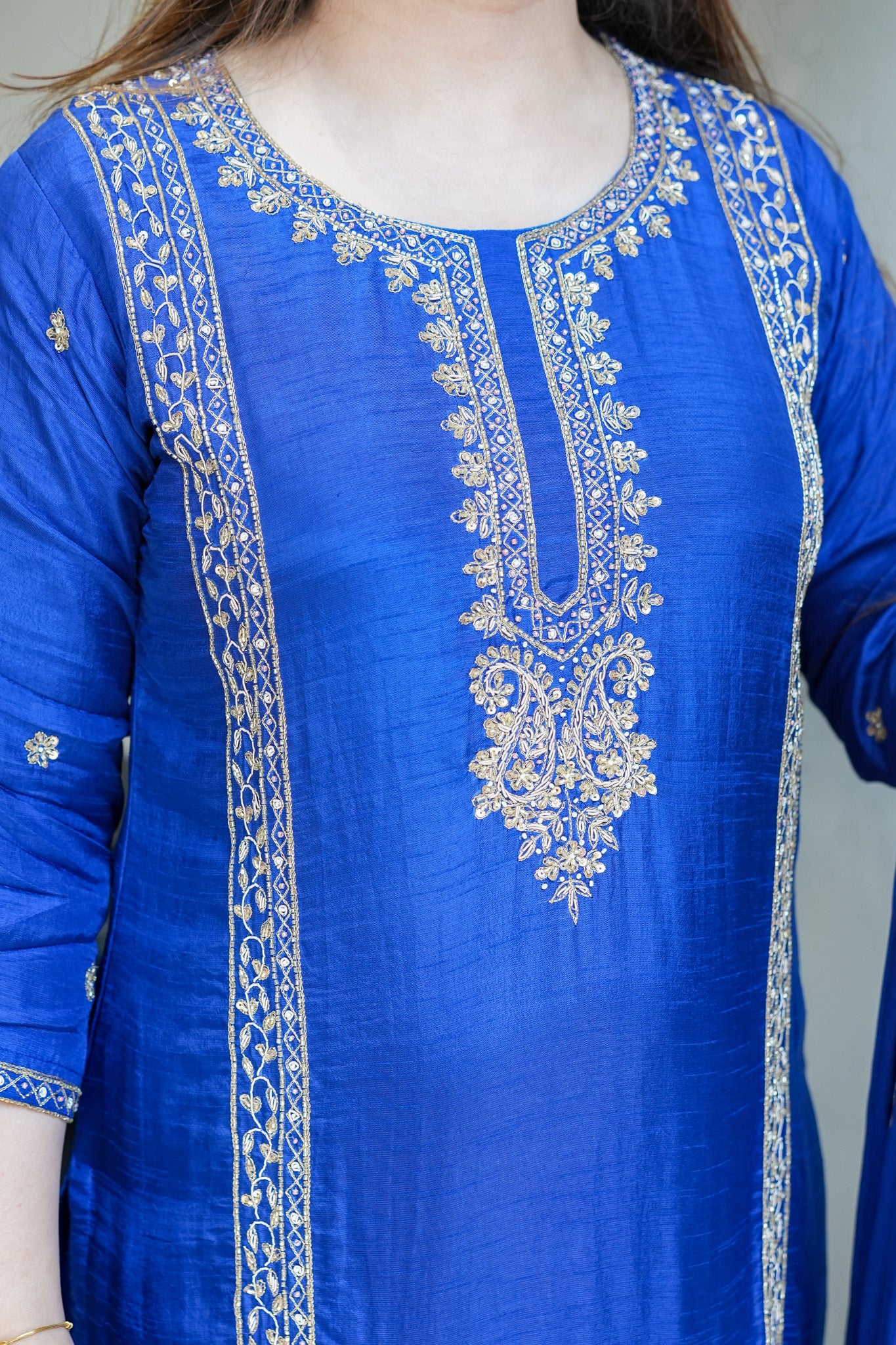 Avishi Embroidered Suit Set