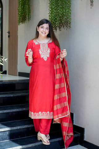 Avyira Embroidered Suit Set