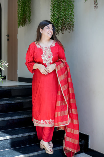 Avyira Embroidered Suit Set