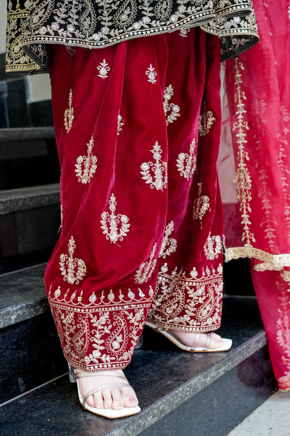 Eknoor Embroidered Velvet Short Anarkali Set