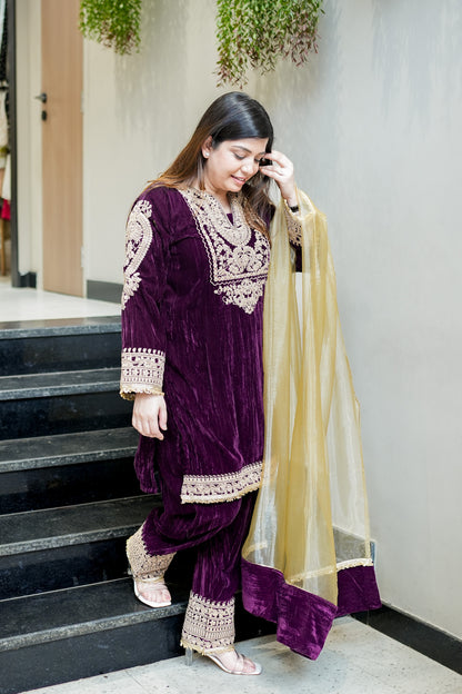 Mahi Embroidered Velvet Suit Set