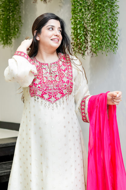 Vedahi Embroidered Suit Set