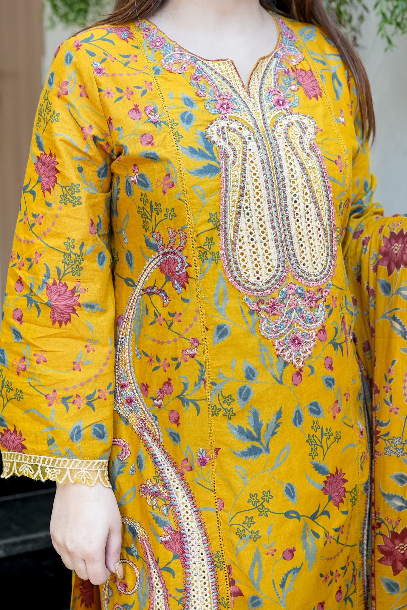 Mahnoor Cutwork Cotton Suit Set