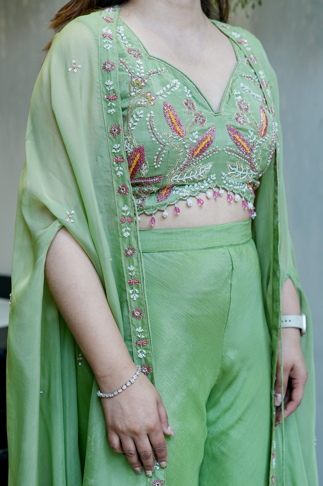 Mohe Embroidered Cape Style Outfit