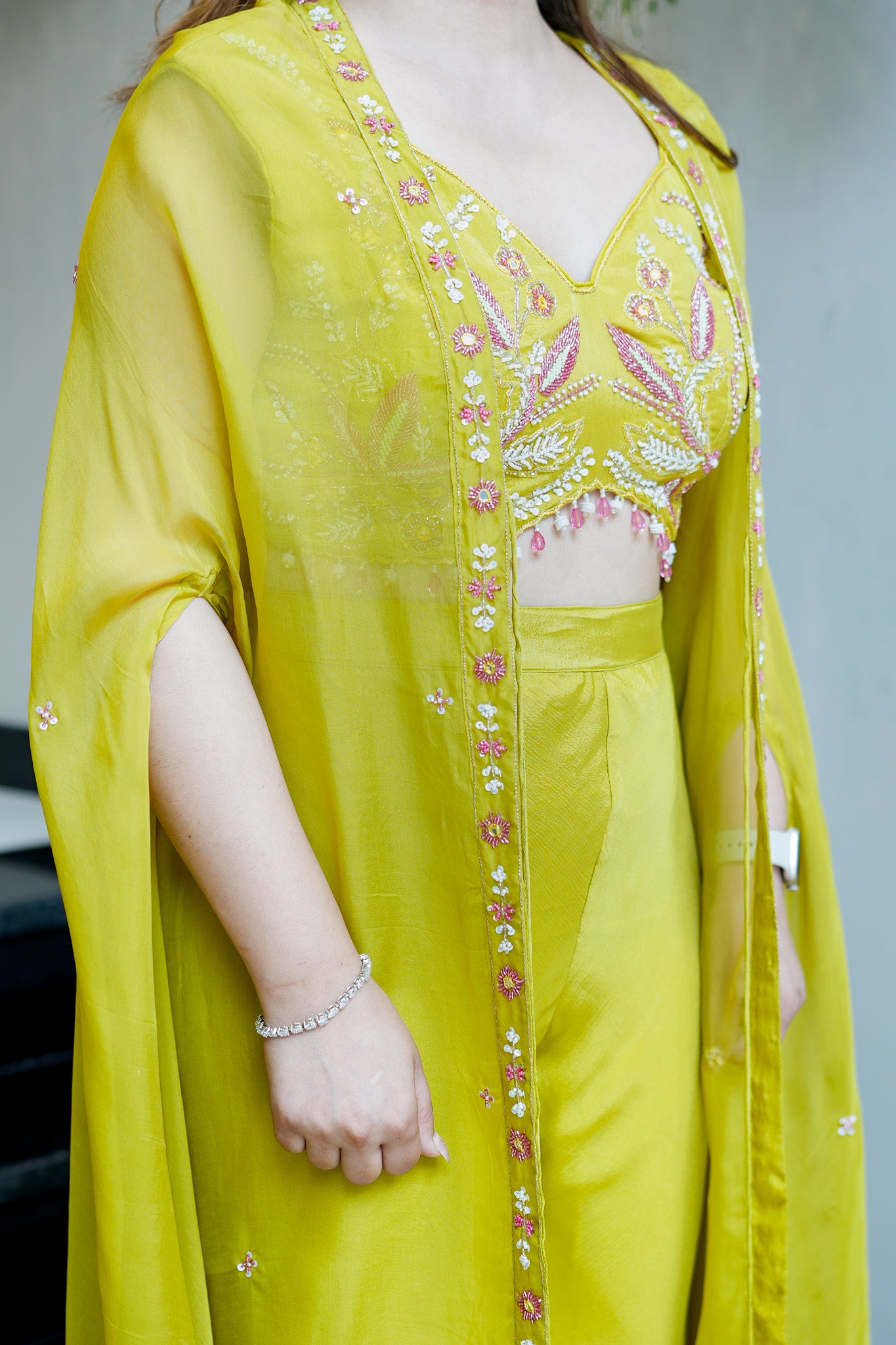 Mohe Embroidered Cape Style Outfit
