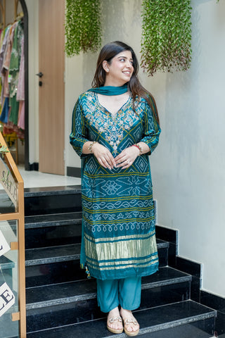 Kusha Bandhani Printed Suit Set