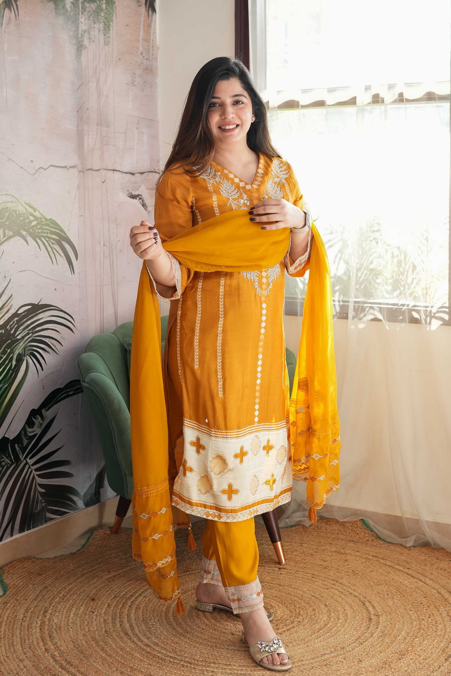 Sehri Thread Embroidered Suit Set