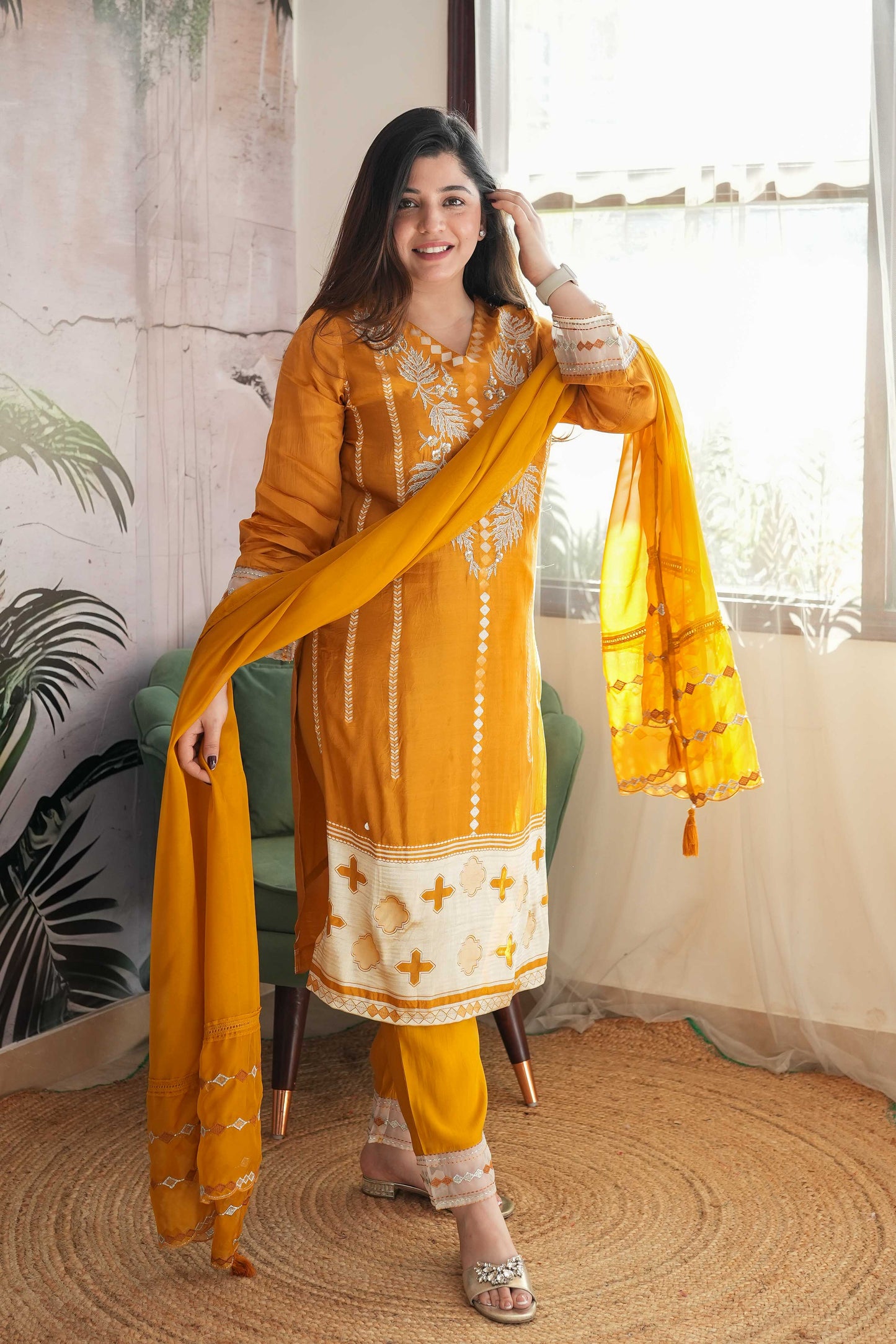 Sehri Thread Embroidered Suit Set