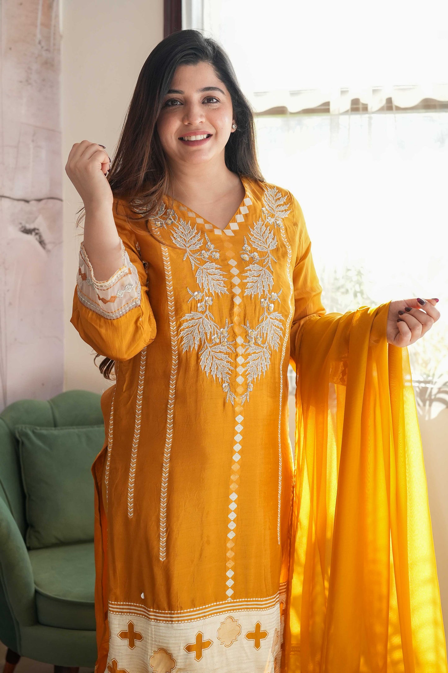 Sehri Thread Embroidered Suit Set