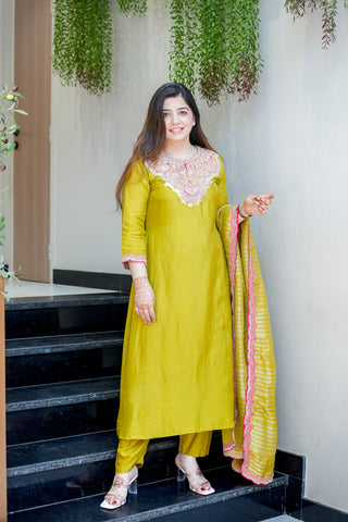 Neelaya Embroidered Suit Set