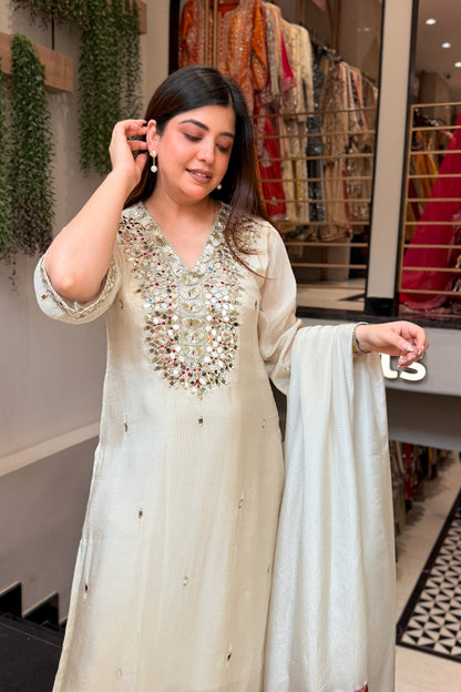 Mrinali Mirror and Gotta Detailing Suit Set