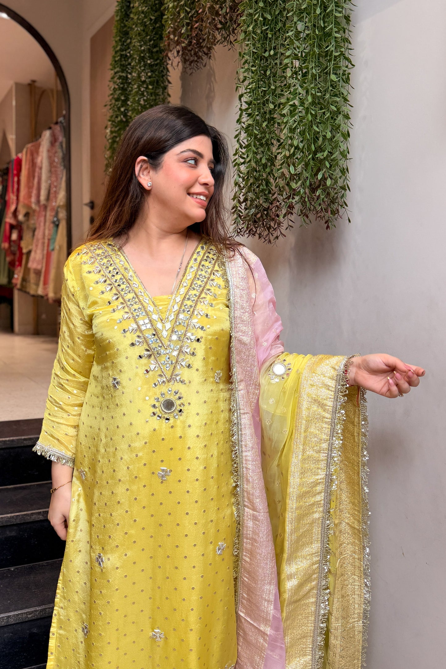Shloka Mirror & Gotta Detailing Suit Set