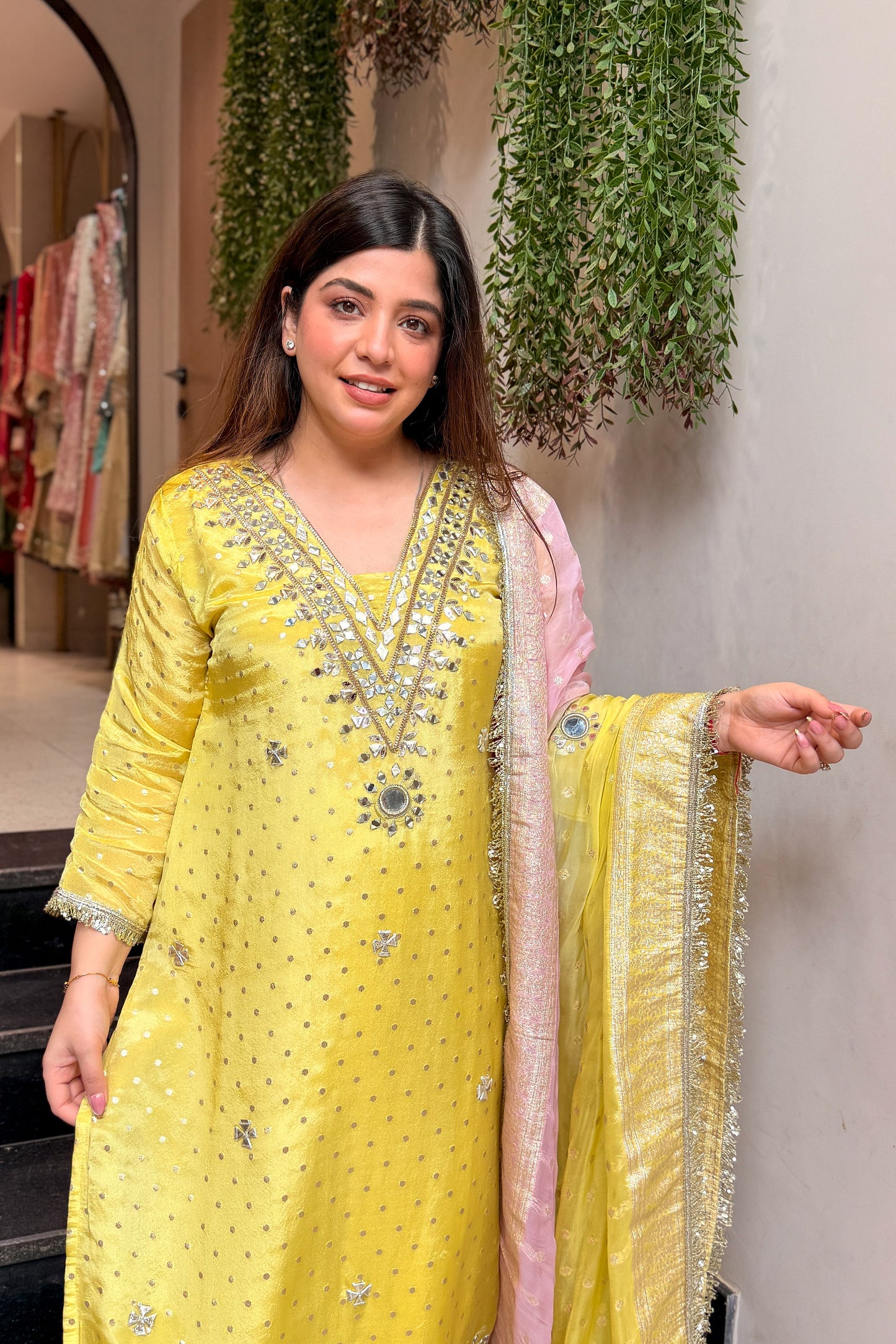 Shloka Mirror & Gotta Detailing Suit Set
