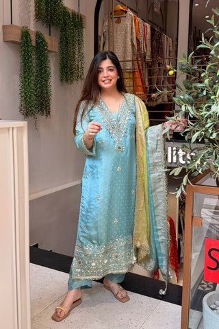 Shloka Mirror & Gotta Detailing Suit Set