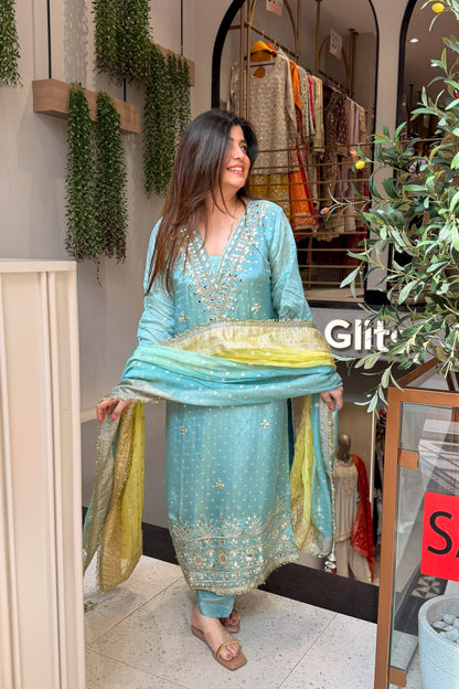 Shloka Mirror & Gotta Detailing Suit Set