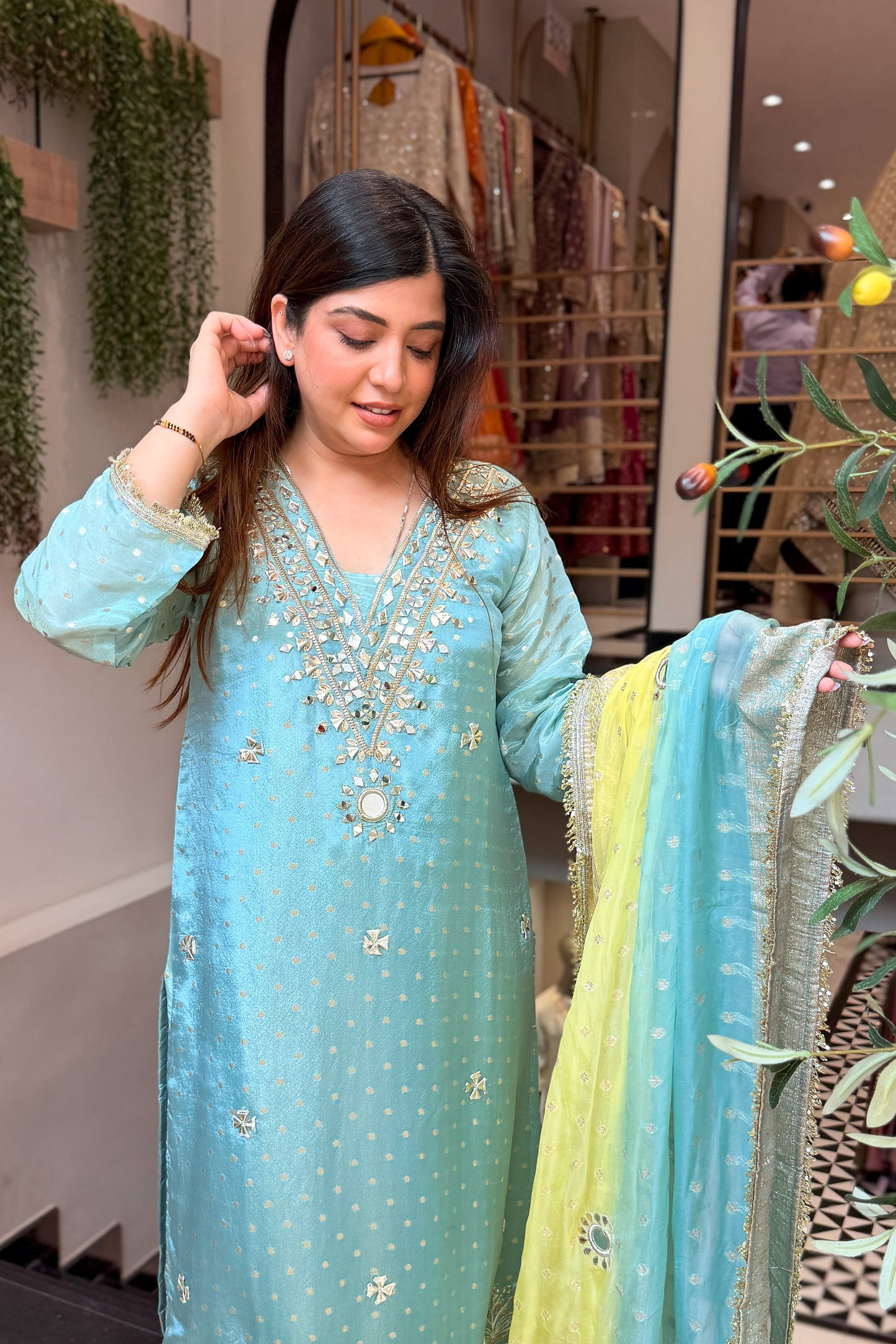 Shloka Mirror & Gotta Detailing Suit Set