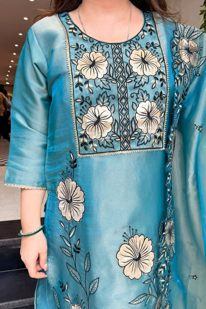 Advira Floral Embroidered Suit Set
