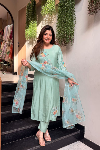 Vafa Floral Embroidered Suit Set