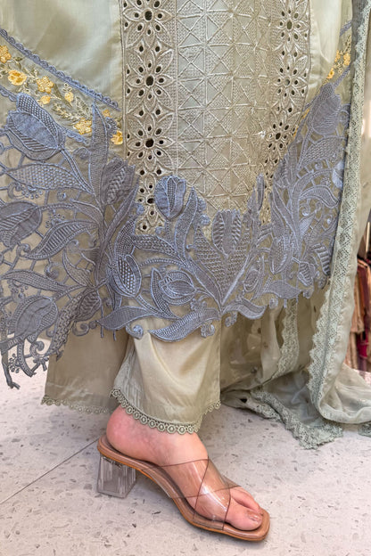 Ariya Floral Embroidered Pakistani Suit Set
