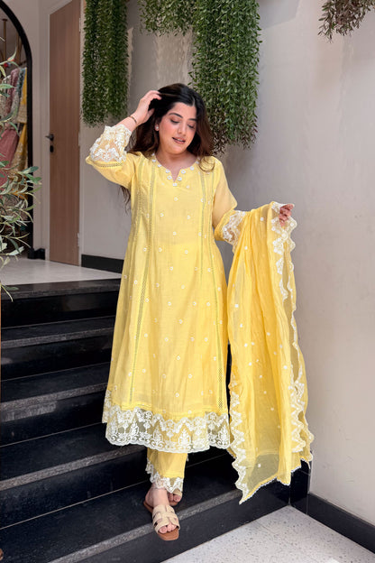 Amisha Bloom Thread Work Suit Set