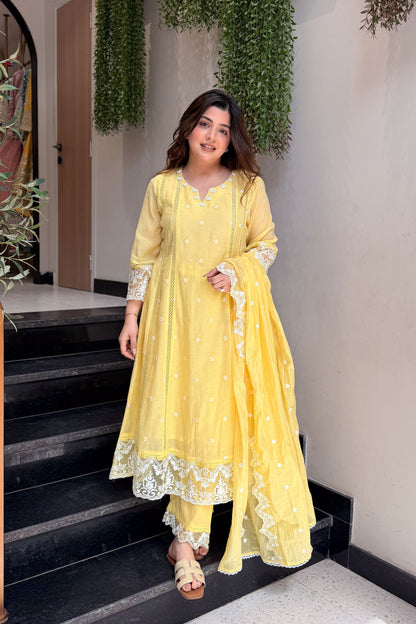 Amisha Bloom Thread Work Suit Set