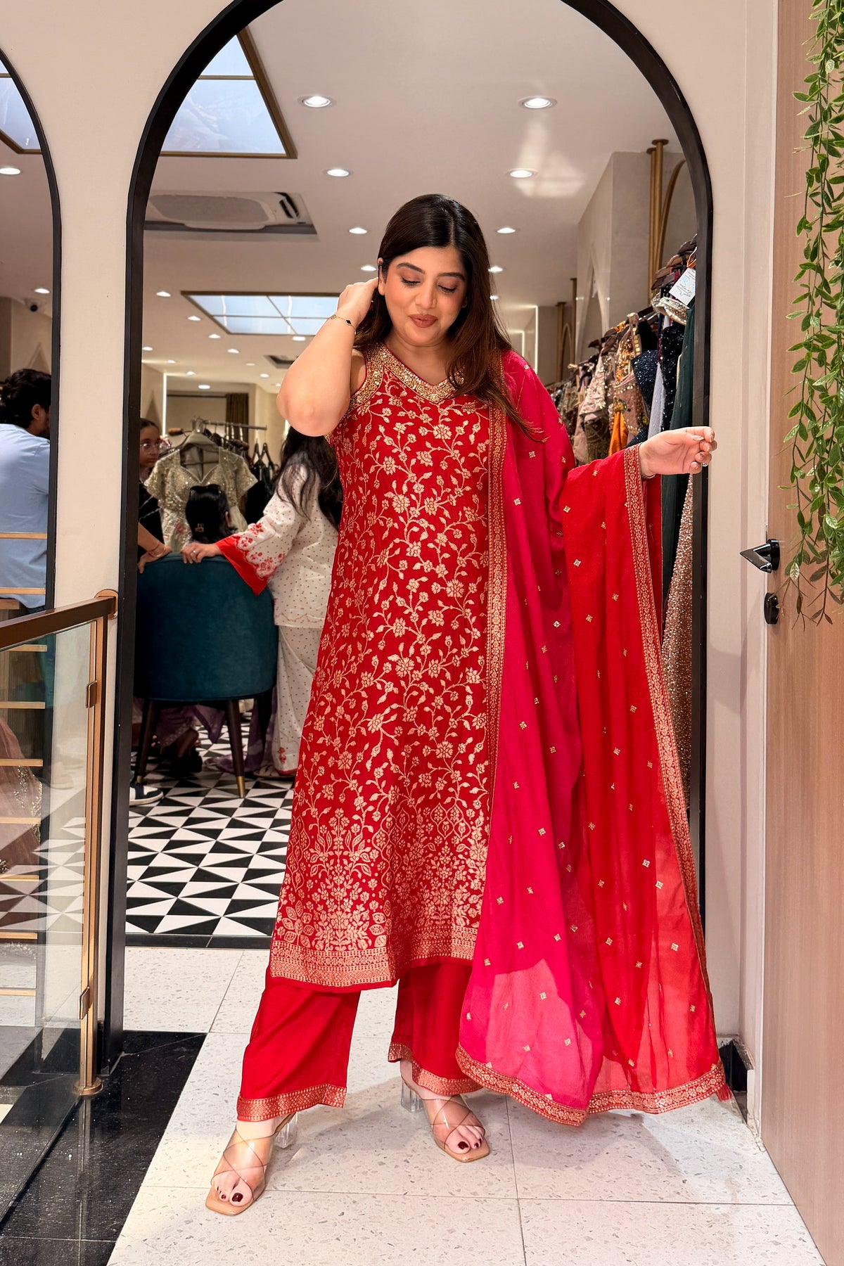 Zaraani Embroidered Suit Set