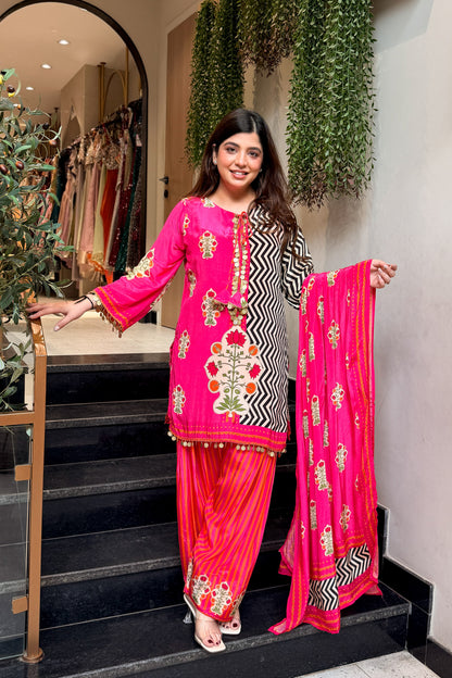 Savarna Embroidered & Printed Suit Set