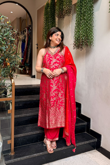 Zaraani Hot Pink Embroidered Suit Set