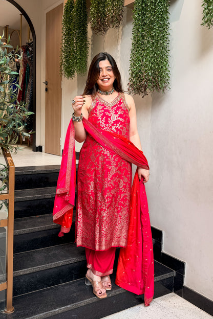 Zaraani Hot Pink Embroidered Suit Set