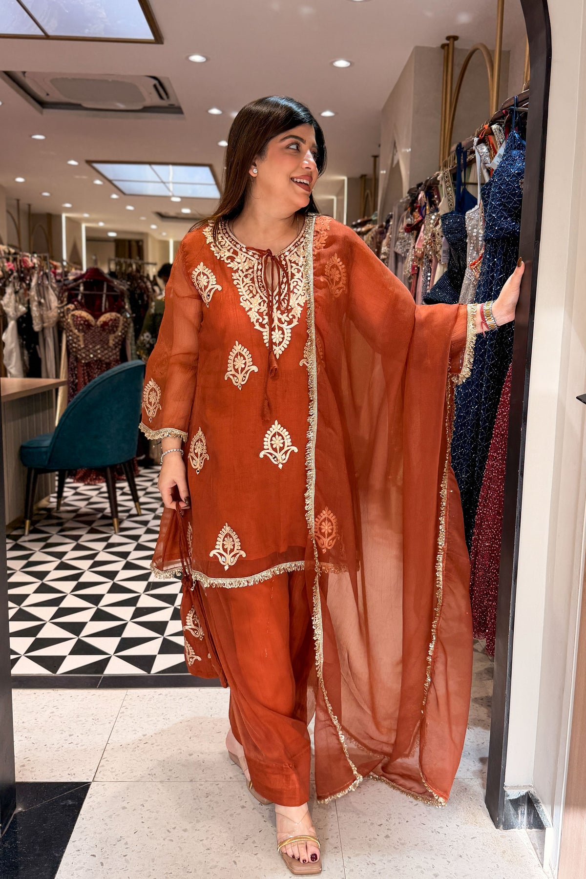 Neeva Embroidered Farshi Suit Set with Potli