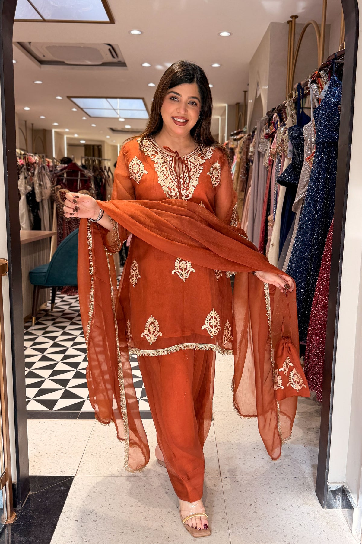 Neeva Embroidered Farshi Suit Set with Potli