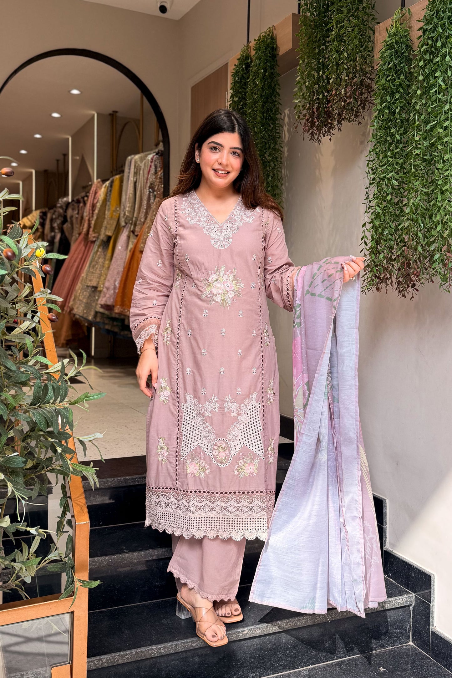 Vianya Embroidered Pakistani Suit Set