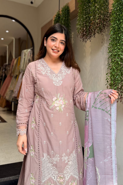 Vianya Embroidered Pakistani Suit Set