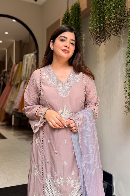Vianya Embroidered Pakistani Suit Set