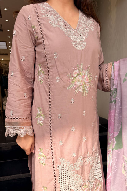 Vianya Embroidered Pakistani Suit Set