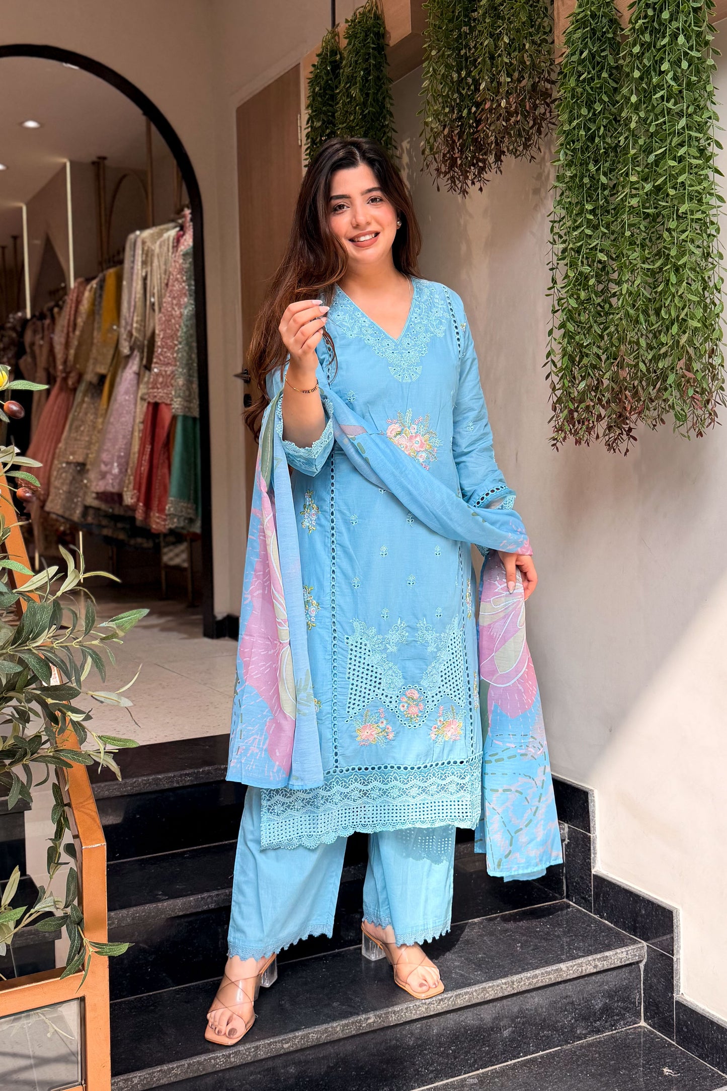 Vianya Embroidered Pakistani Suit Set