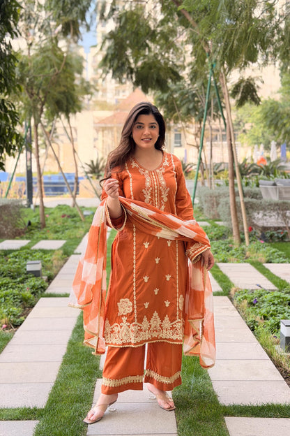 Nargis Thread Work Suit Set