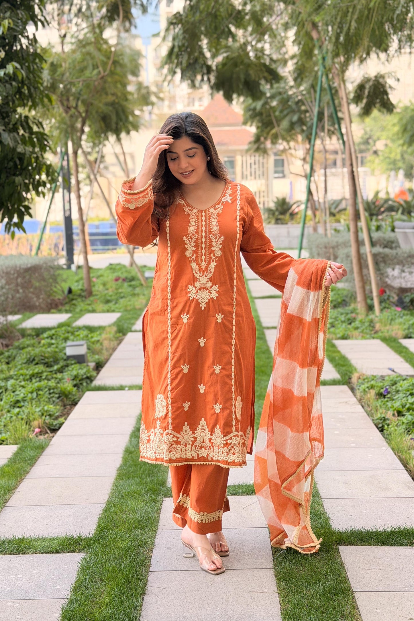Nargis Thread Work Suit Set