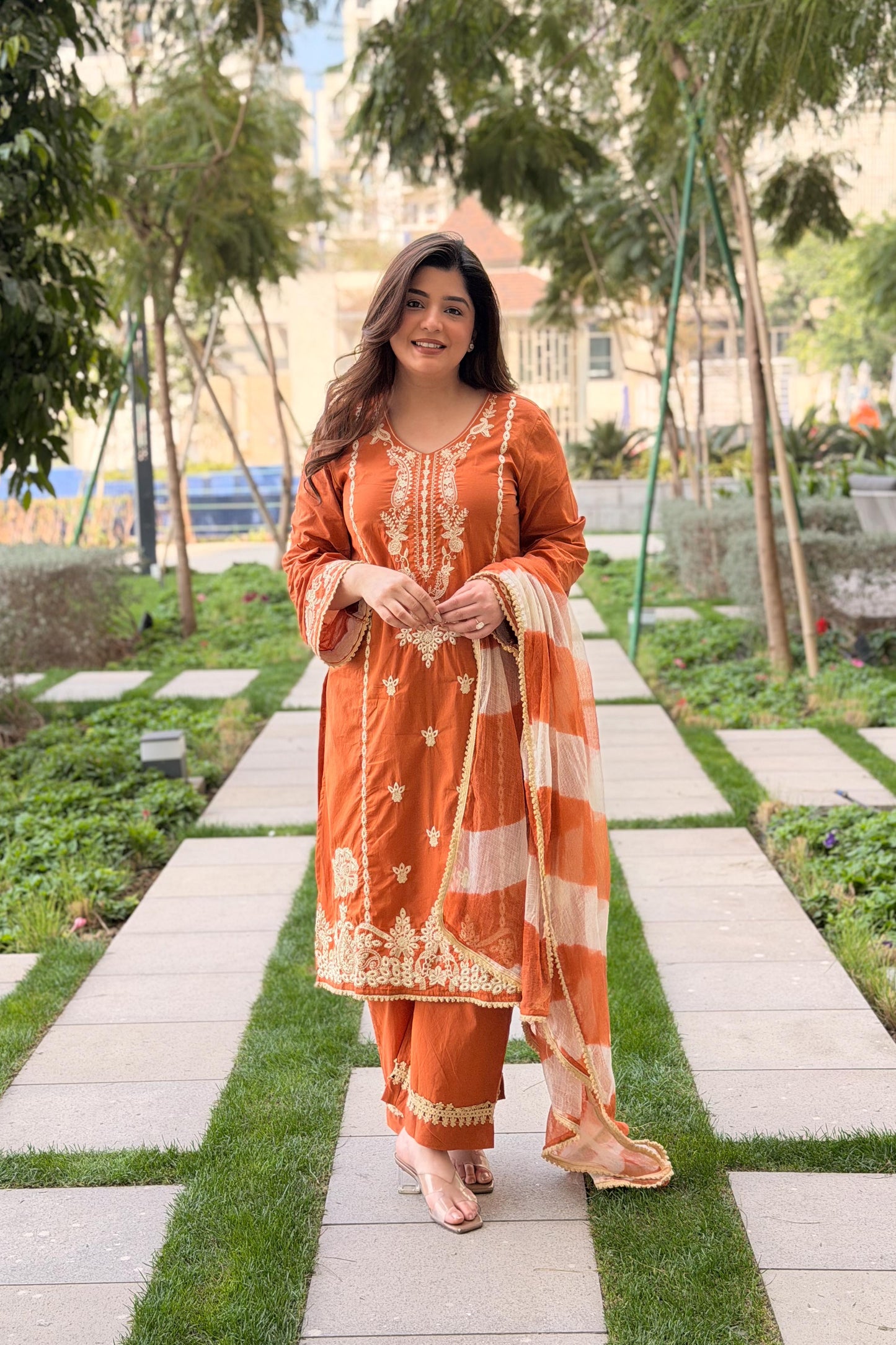 Nargis Thread Work Suit Set