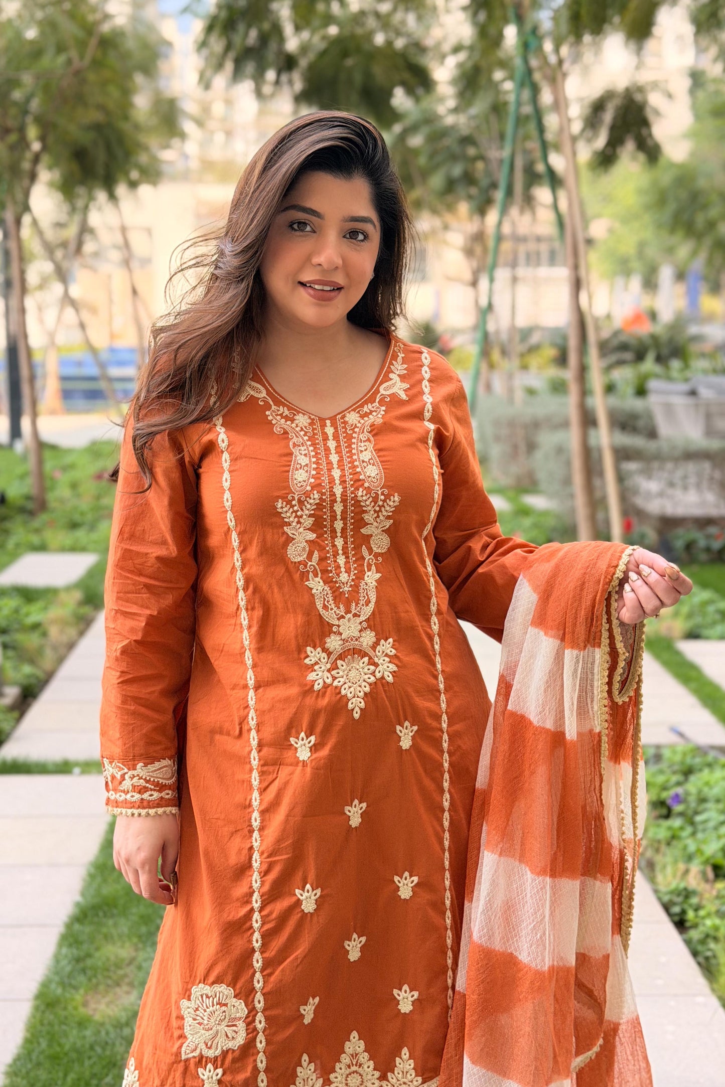 Nargis Thread Work Suit Set